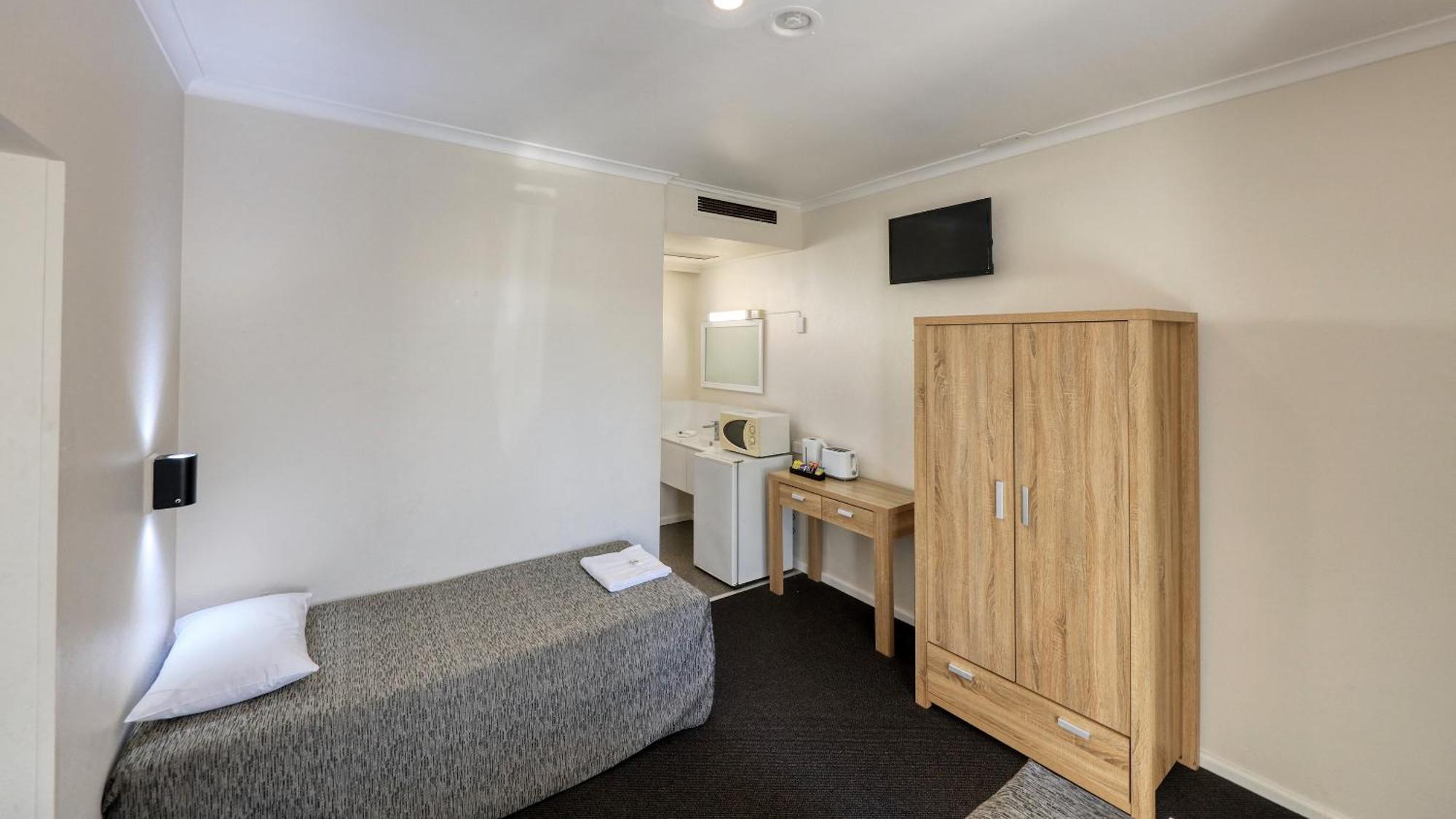 Coachman Hotel Motel Parkes Exterior photo