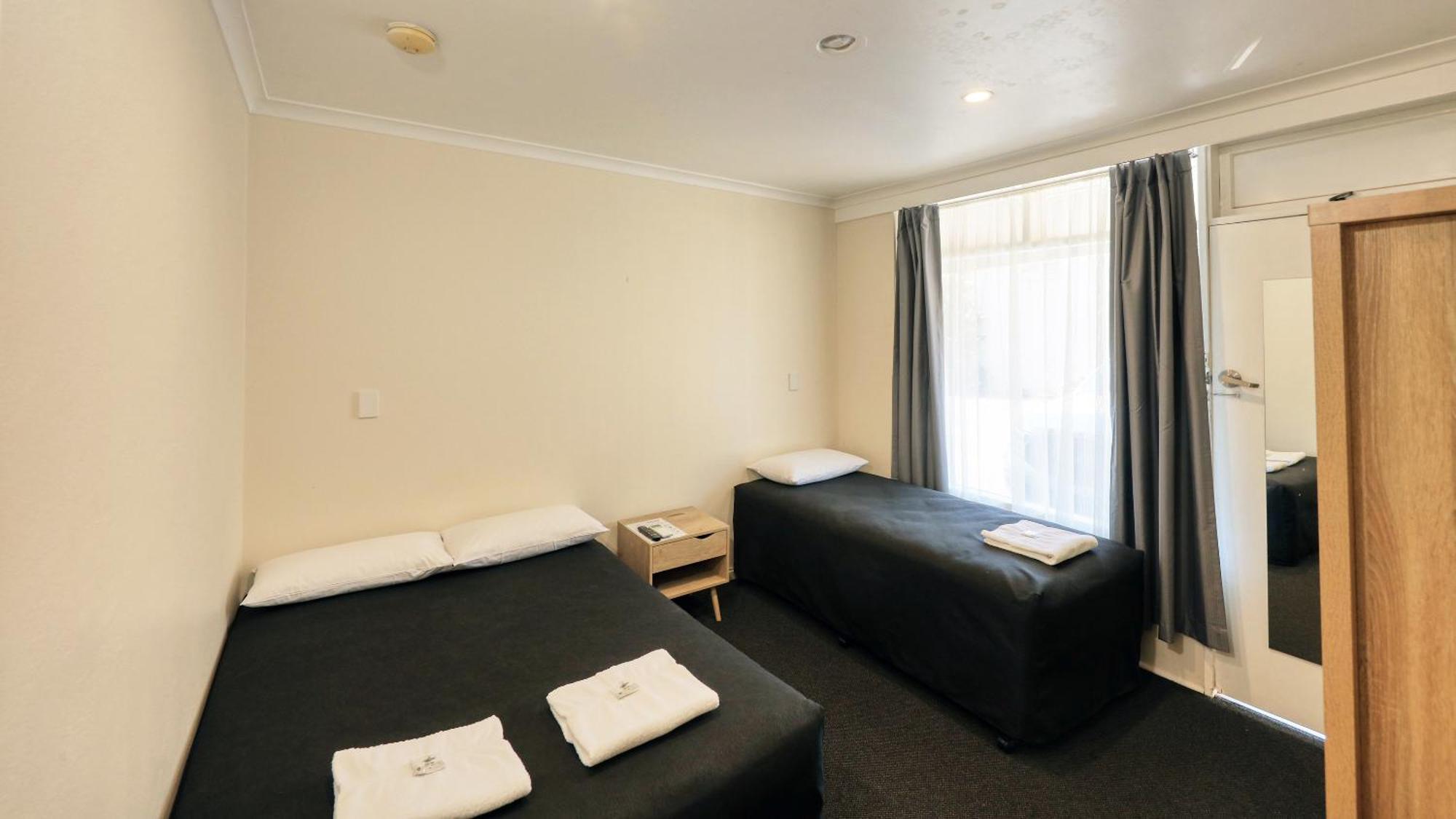 Coachman Hotel Motel Parkes Exterior photo