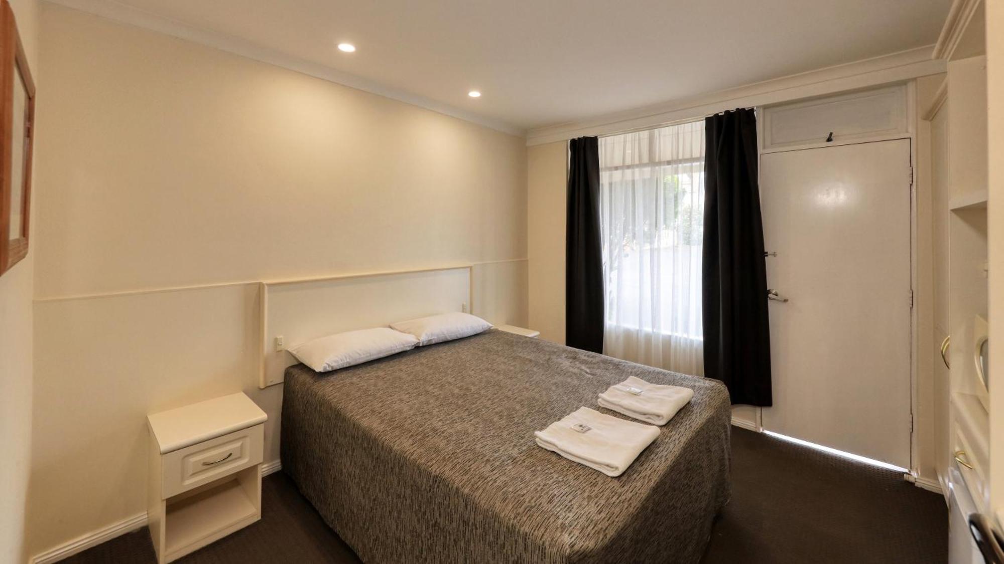 Coachman Hotel Motel Parkes Exterior photo