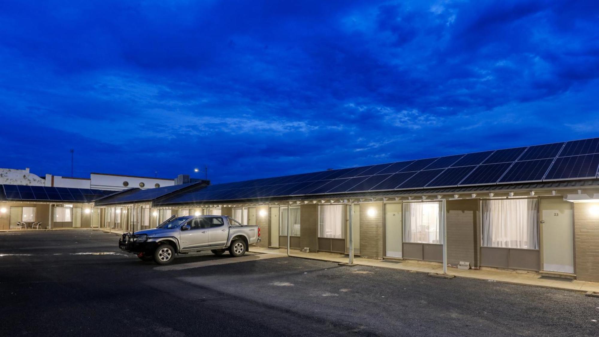 Coachman Hotel Motel Parkes Exterior photo