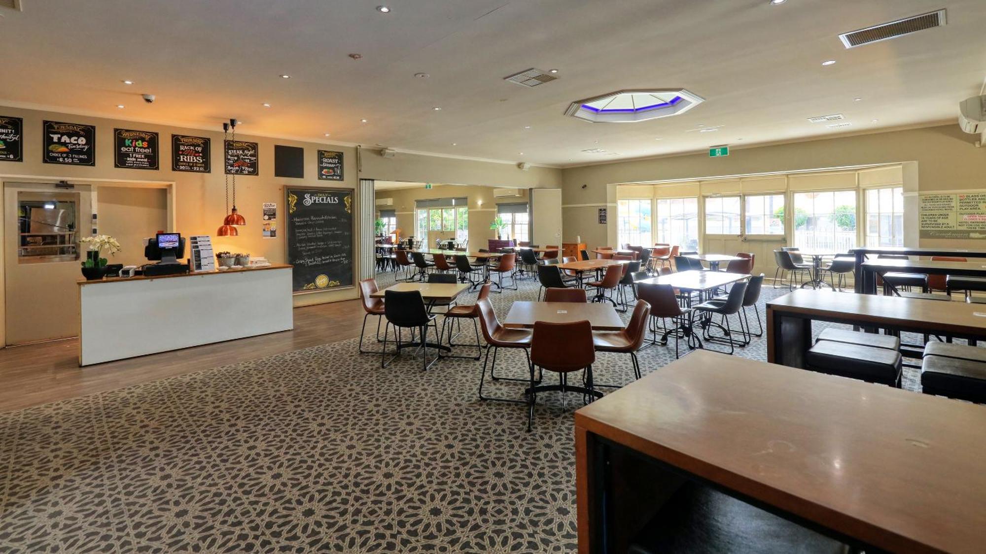 Coachman Hotel Motel Parkes Exterior photo